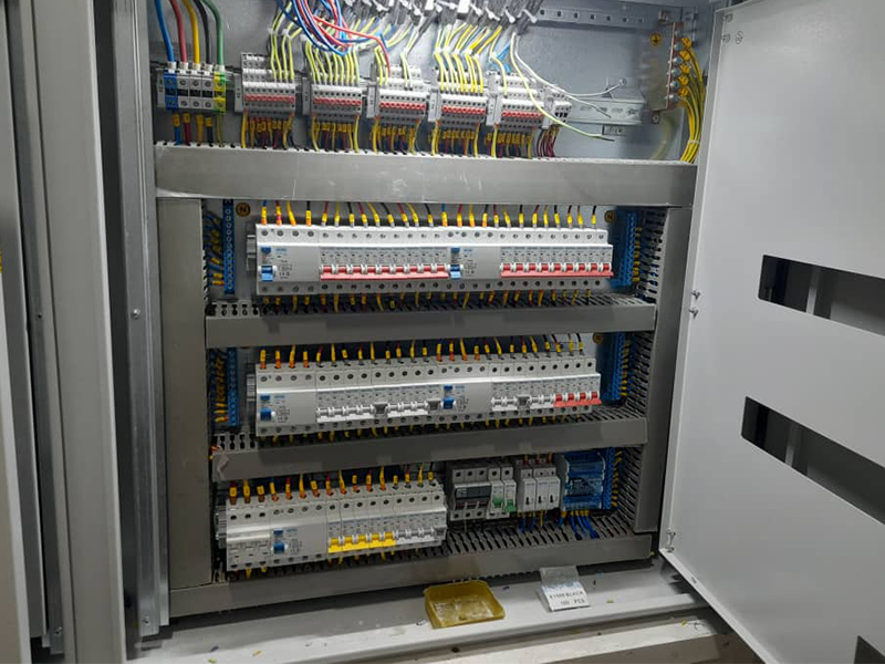 نصب تابلو برق صنعتی